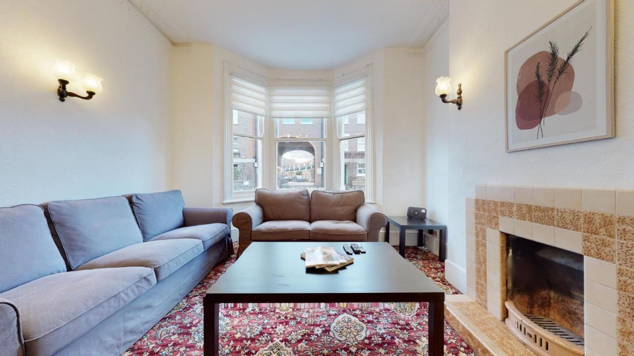 Cheerful 4 Bedroom Victorian House With Back Courtyard Лондон Екстер'єр фото