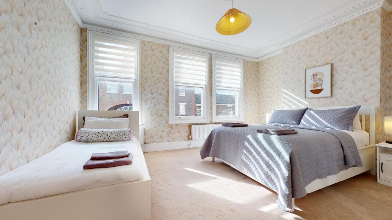Cheerful 4 Bedroom Victorian House With Back Courtyard Лондон Екстер'єр фото